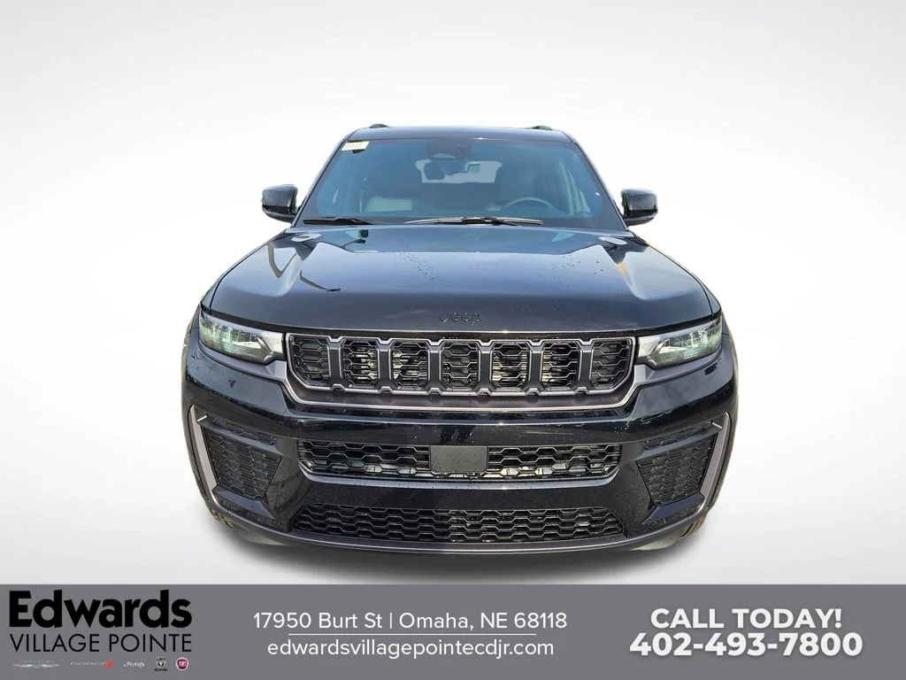 New 2026 Diamond Black Crystal Pearl-Coat Exterior Paint Jeep Altitude image 8