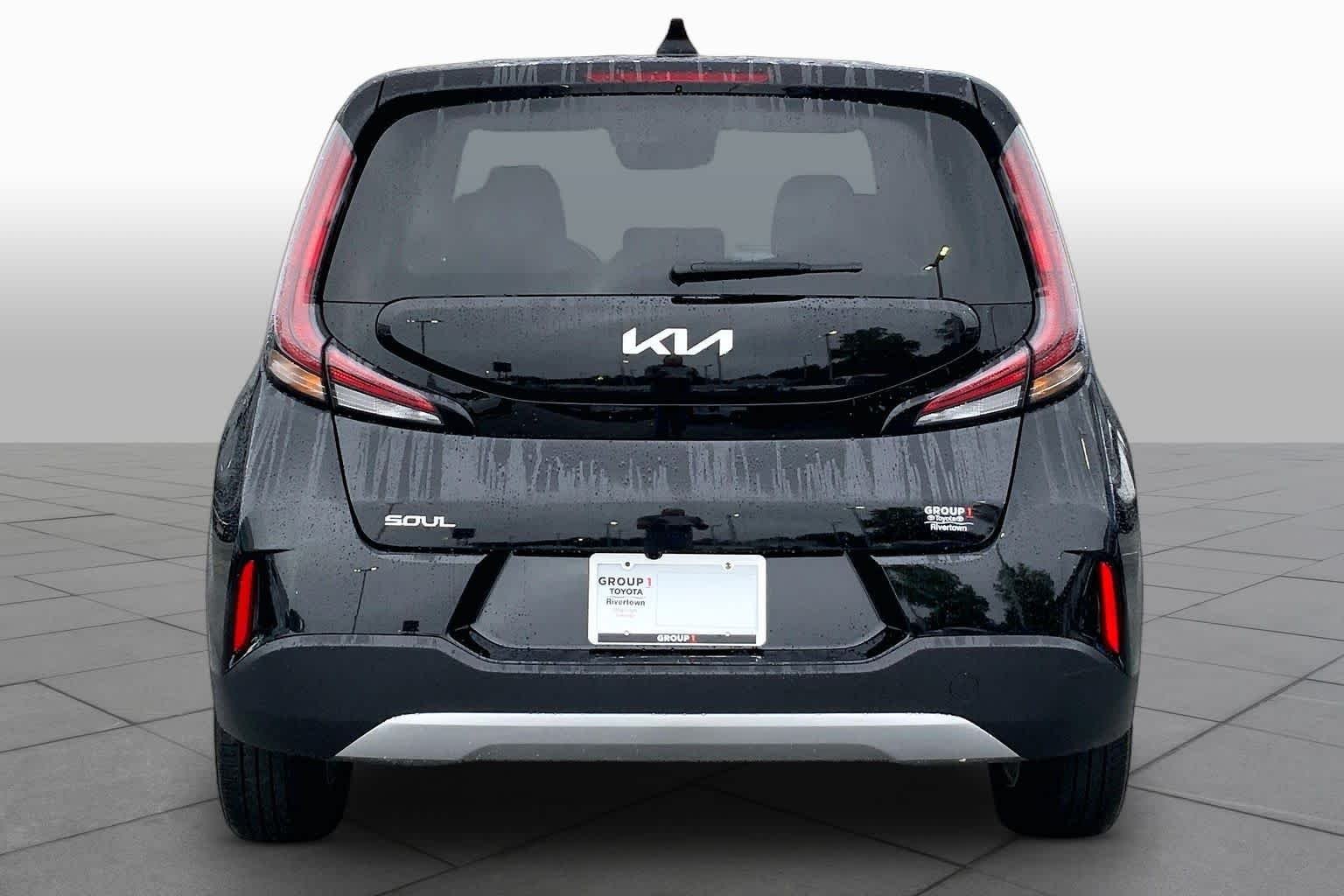 Used 2024 Fusion Black Kia LX image 5
