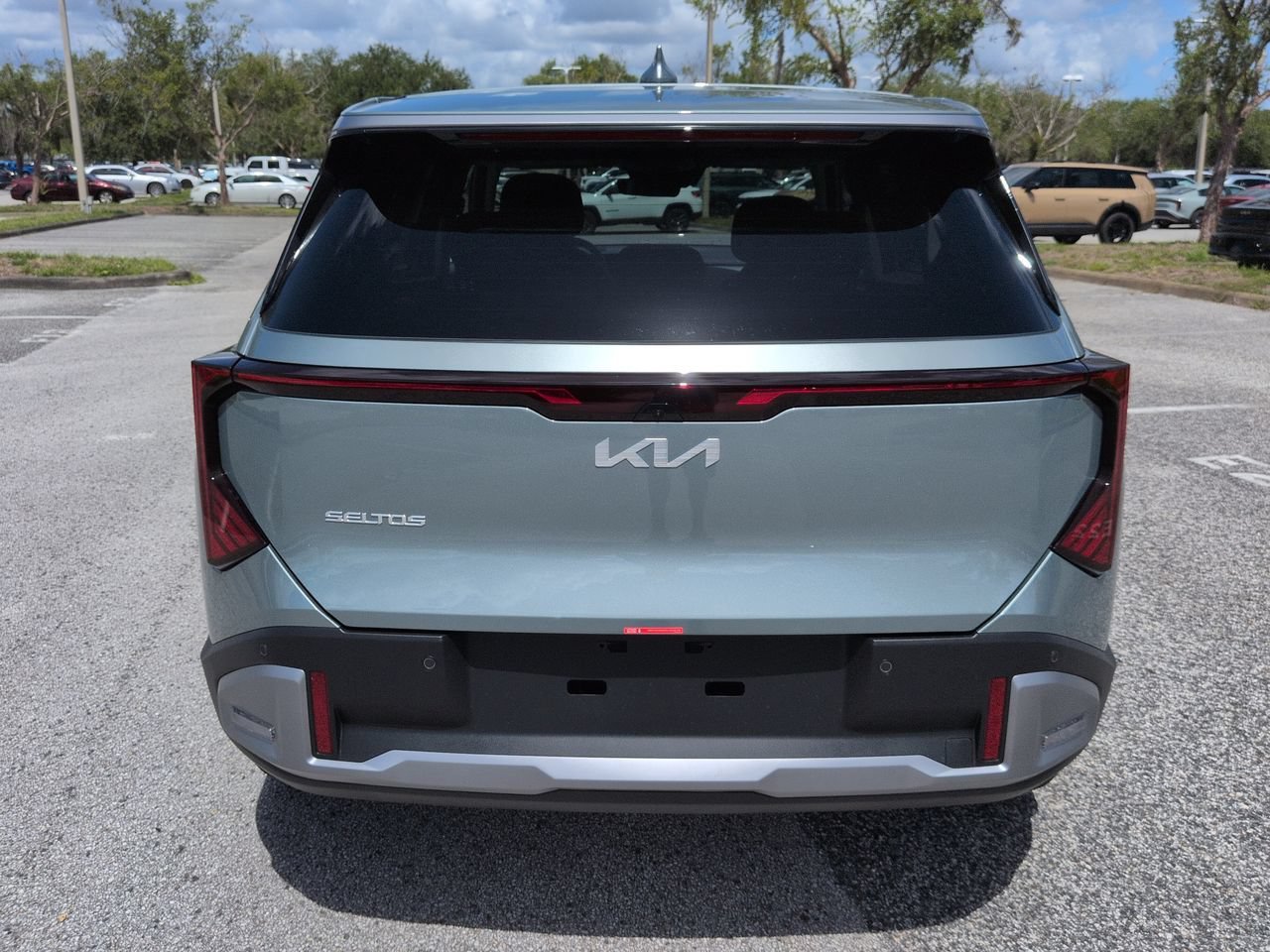 New 2027 Iceberg Green Kia S image 6