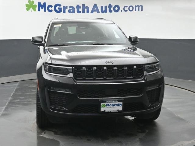 New 2026 Diamond Black Crystal Pearl-Coat Exterior Paint Jeep Limited image 5