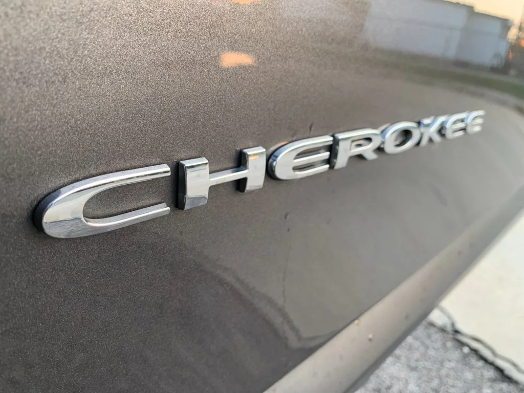 Used 2022 Gray Jeep Limited image 37