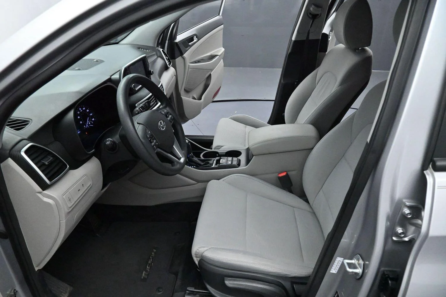 Used 2020 Stellar Silver Hyundai SE image 11
