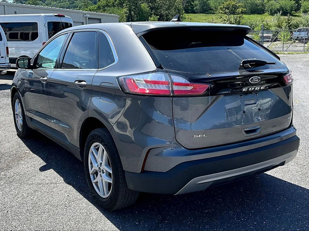 Used 2021 Gray Ford SEL image 6