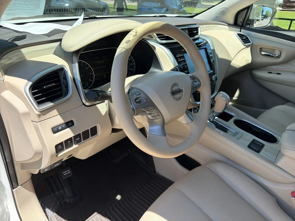 Used 2018 Pearl White Nissan SL image 18