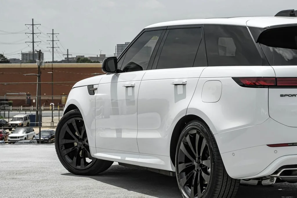 New 2026 Fuji White Land Rover Dynamic SE image 9