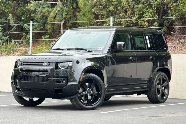 New 2026 Santorini Black Land Rover X-Dynamic SE image 1