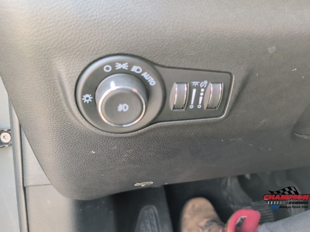 Used 2023 Gray Jeep Limited image 25