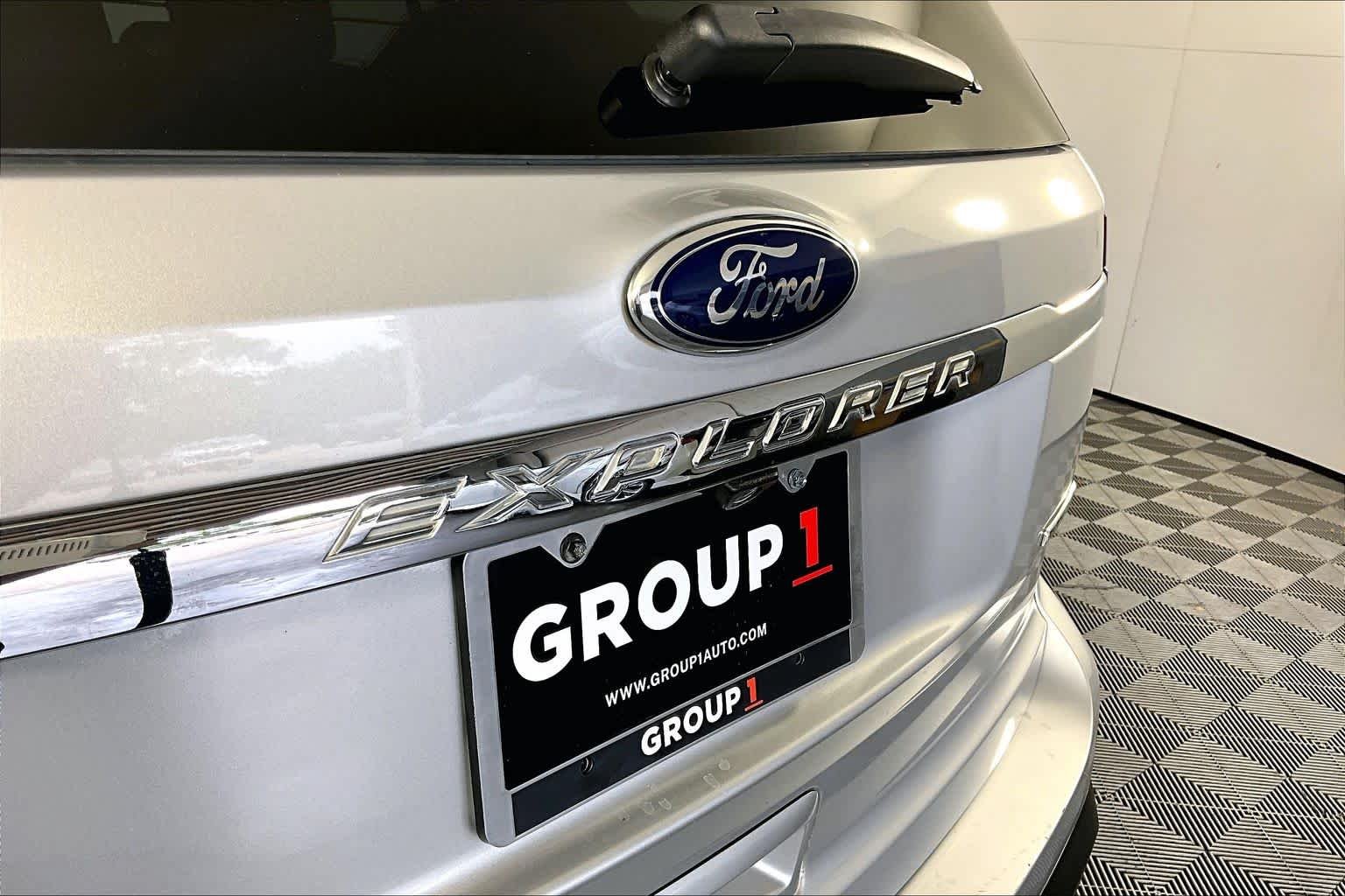 Used 2014 Ingot Silver Metallic Ford Limited image 30