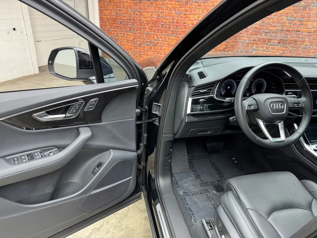 Used 2025 Black Audi 55 Prestige image 10