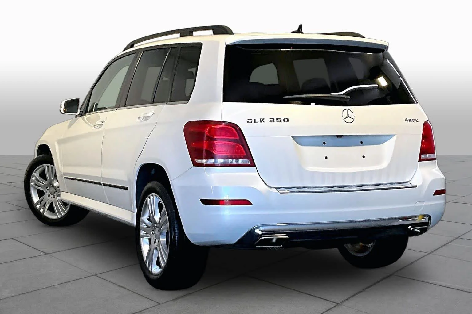 Used 2013 Diamond White Metallic Mercedes-Benz GLK 350 image 11