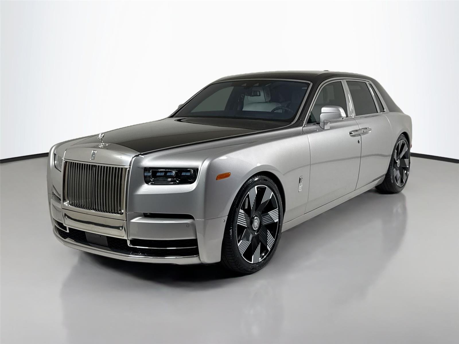Used 2023  Rolls-Royce  image 10