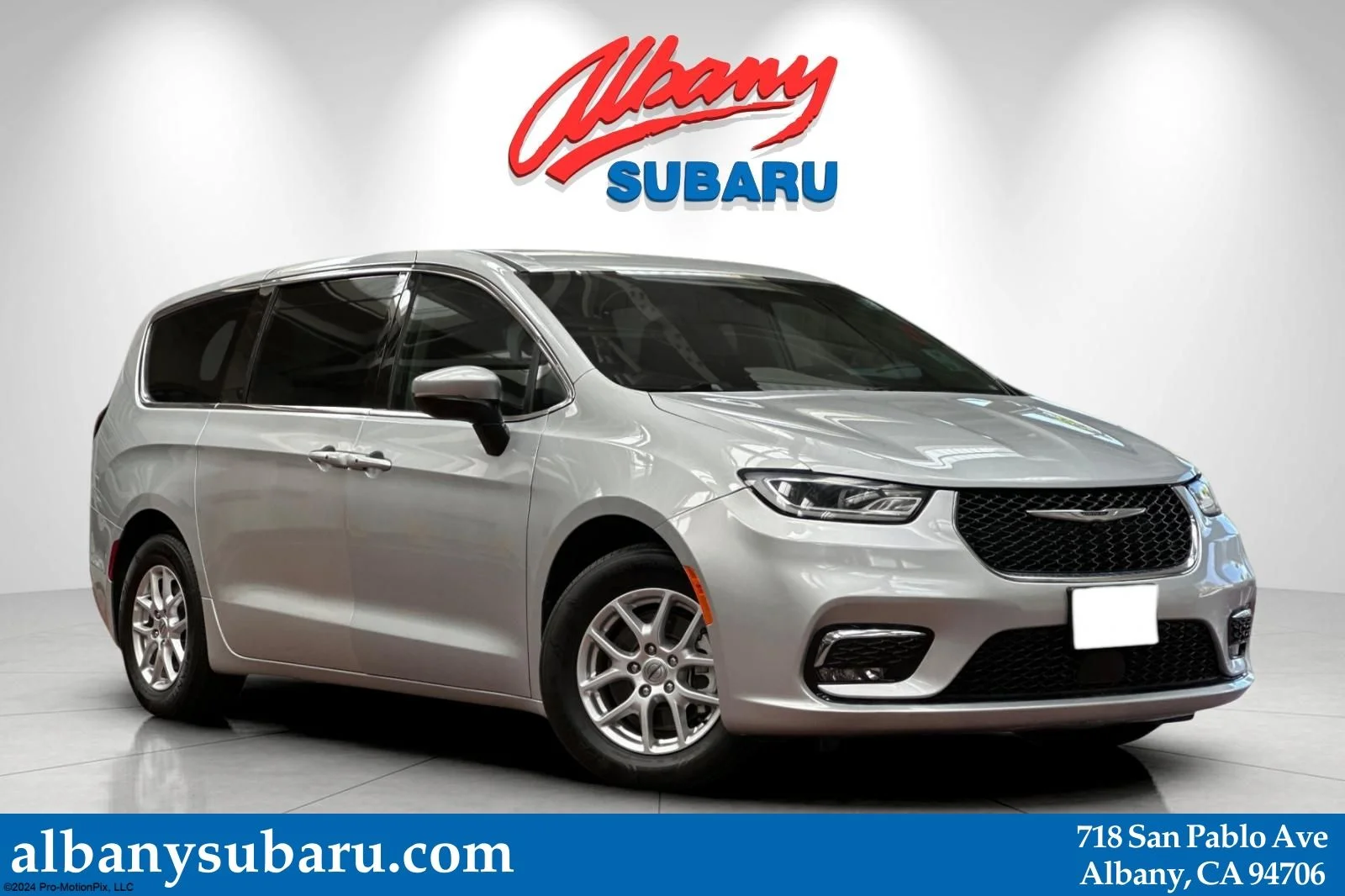 2023 Chrysler Pacifica Touring L's photo