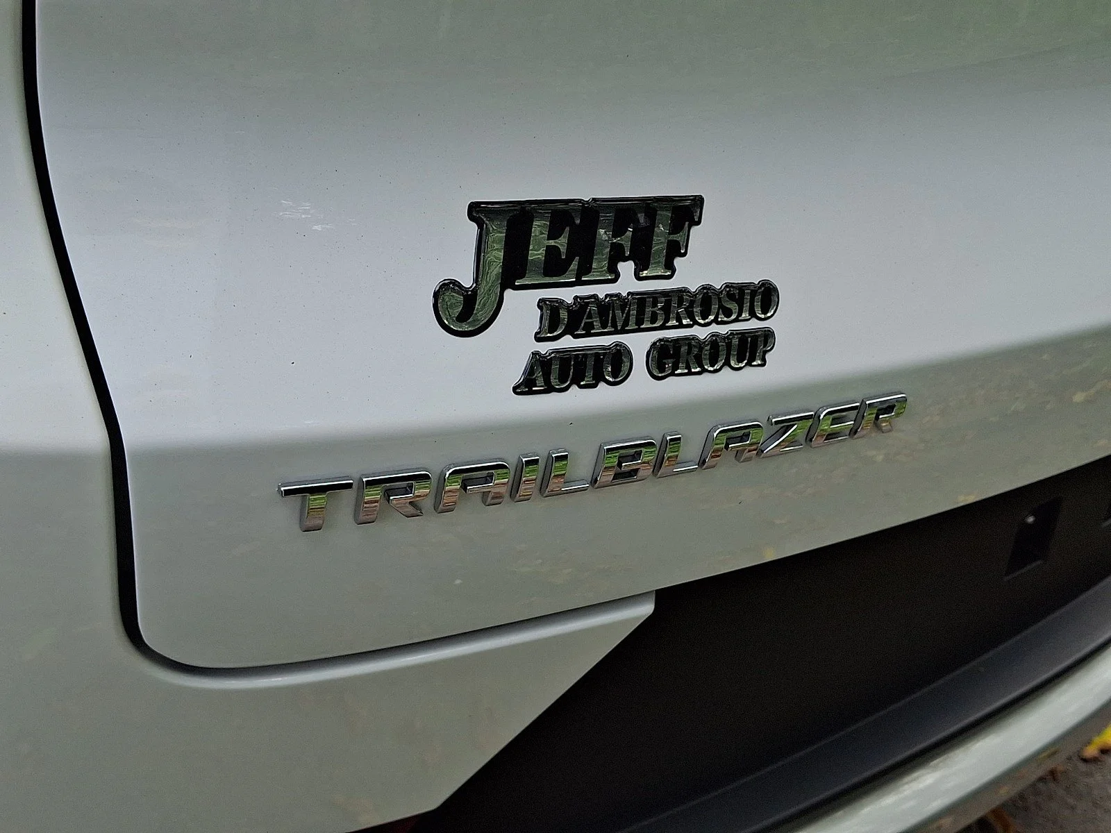 Used 2025 Summit White Chevrolet LT image 7