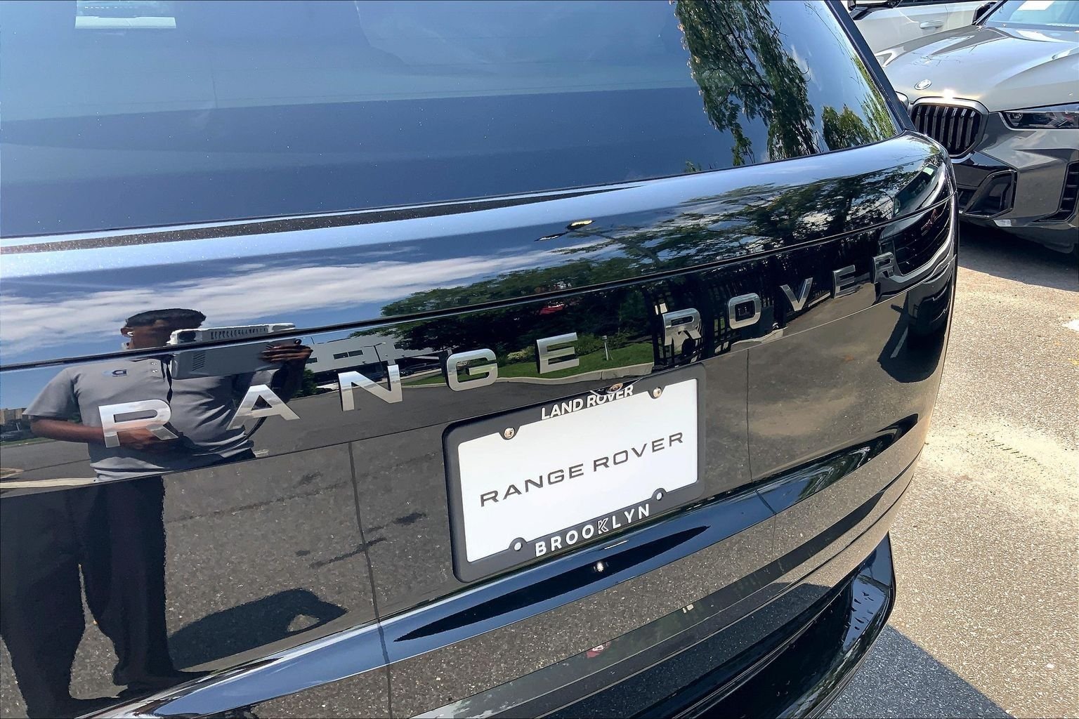 New 2026 Santorini Black Land Rover SE image 15