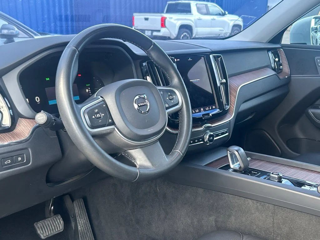 Used 2022 White Volvo T8 Inscription Expression image 5