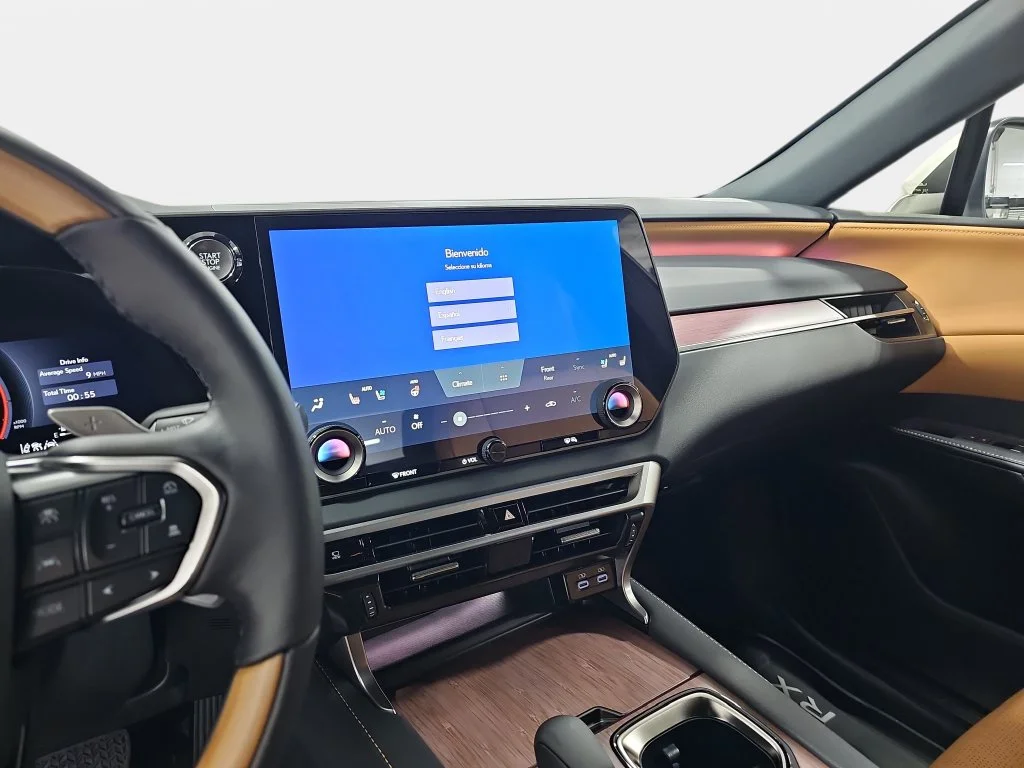 New 2026 Eminent White Pearl Lexus PREMIUM PLUS image 19