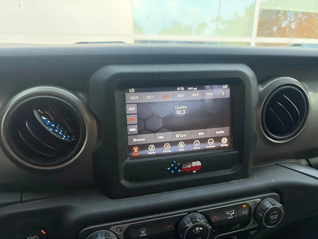 Used 2018 White Jeep Unlimited Sport S image 8