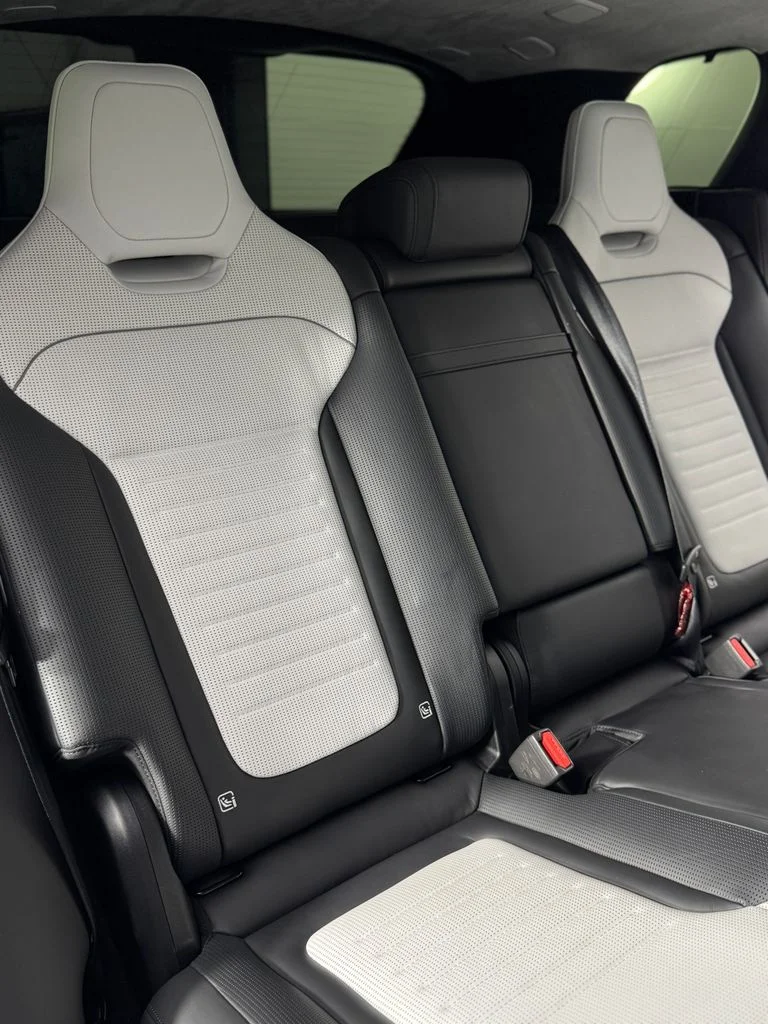 Used 2025 Velocity Blue SV Bespoke Ultra Metallic Satin Land Rover SV Edition Two image 20