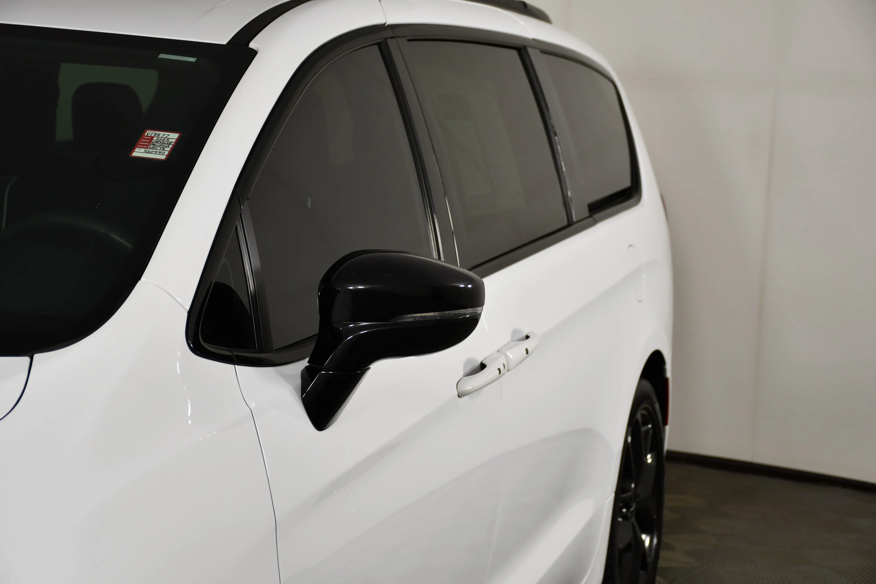 Used 2025 Bright White Clearcoat Chrysler Limited image 13