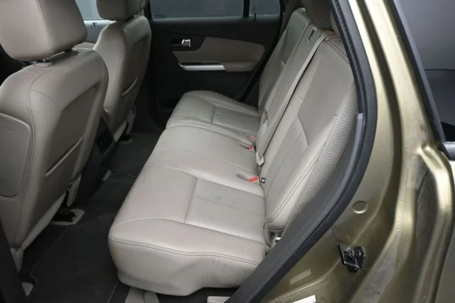 Used 2013  Ford SEL image 19