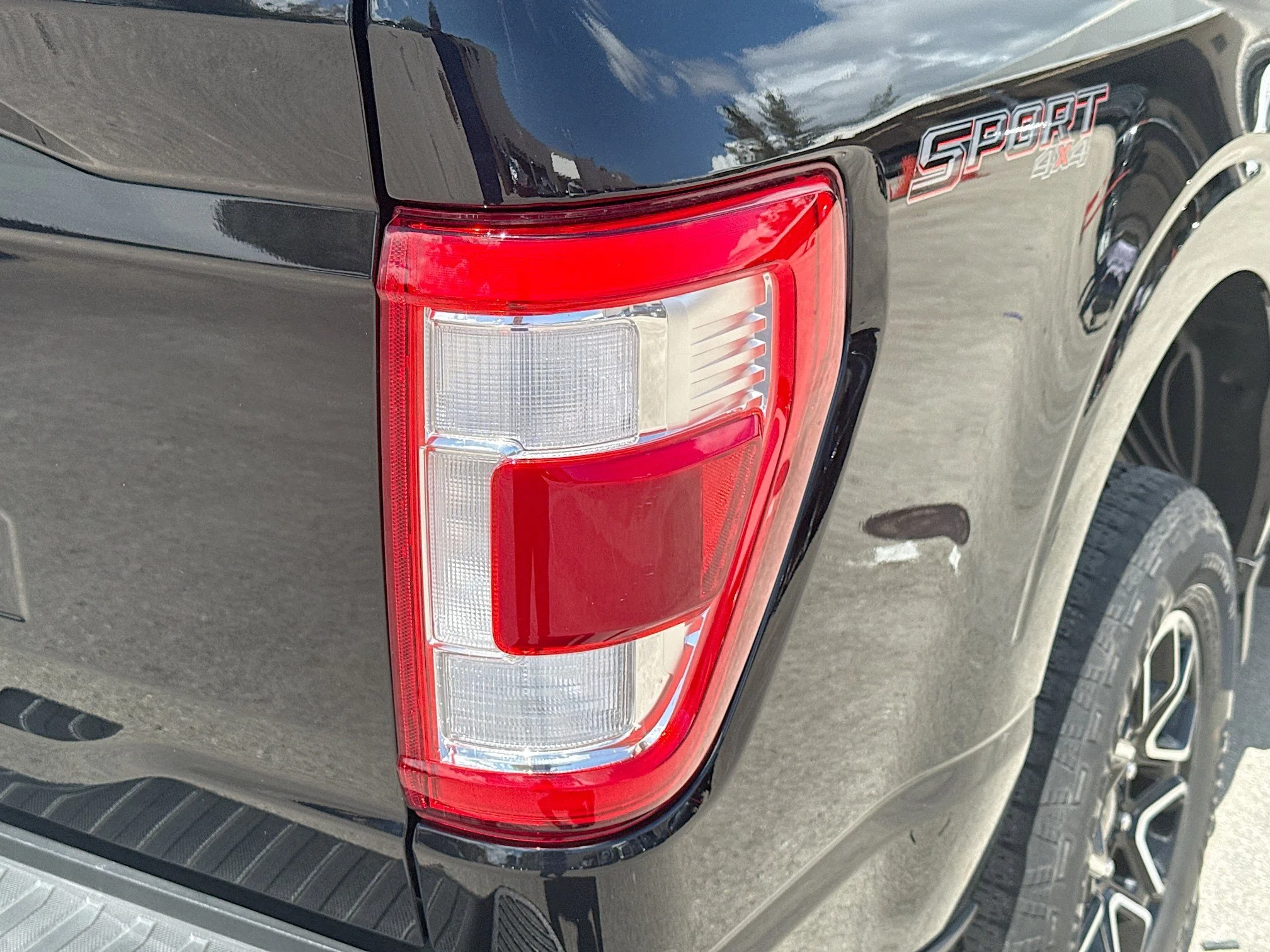 Certified Used 2023 Agate Black Metallic Ford LARIAT image 31
