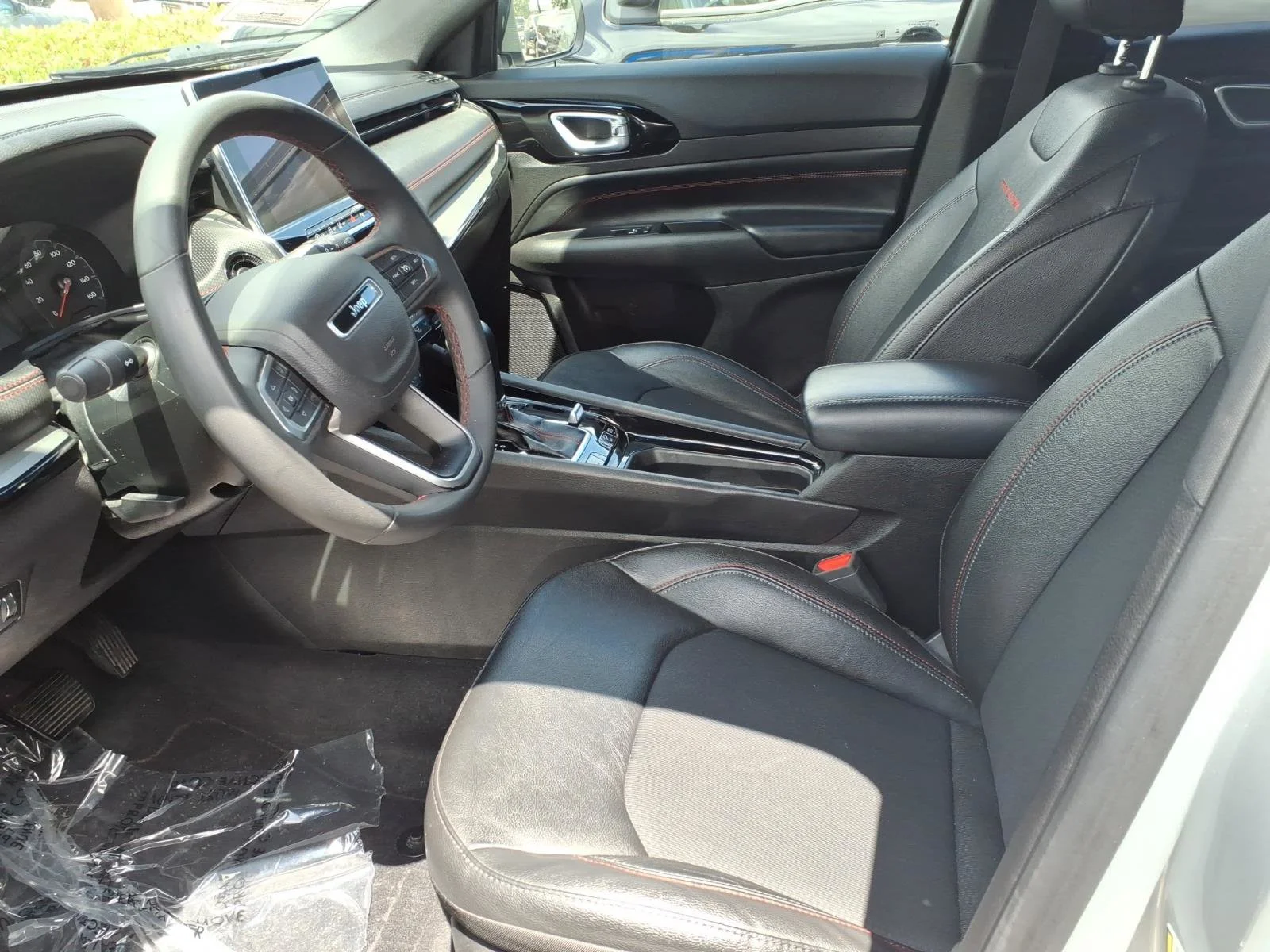 Used 2025 Silver Zynith Metallic Clearcoat Jeep Trailhawk image 9