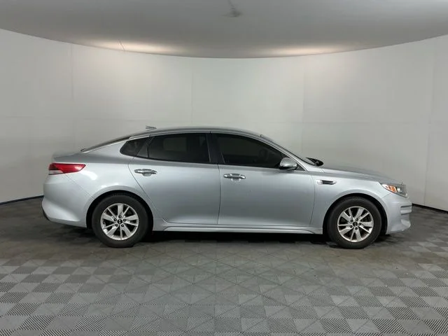 Used 2018 Silver Kia LX image 4