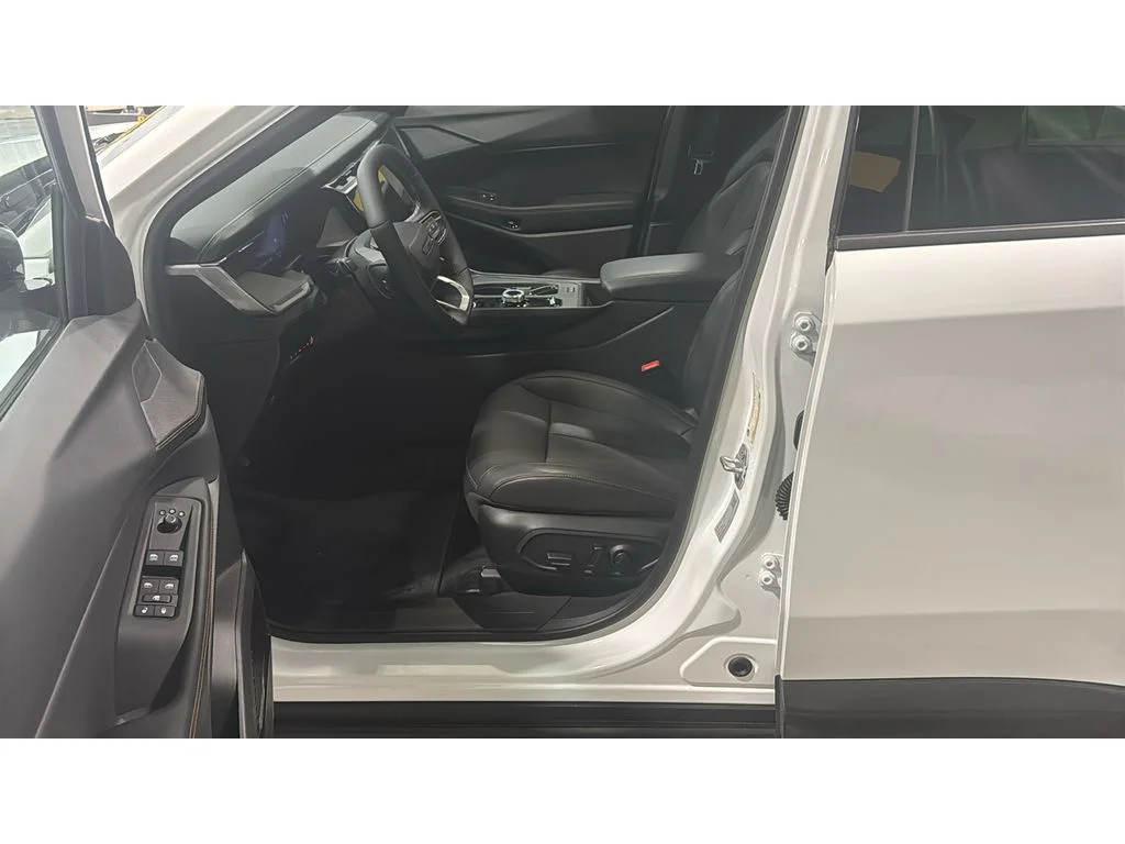 New 2026 Bright White Clear-Coat Exterior Paint Jeep Limited image 12