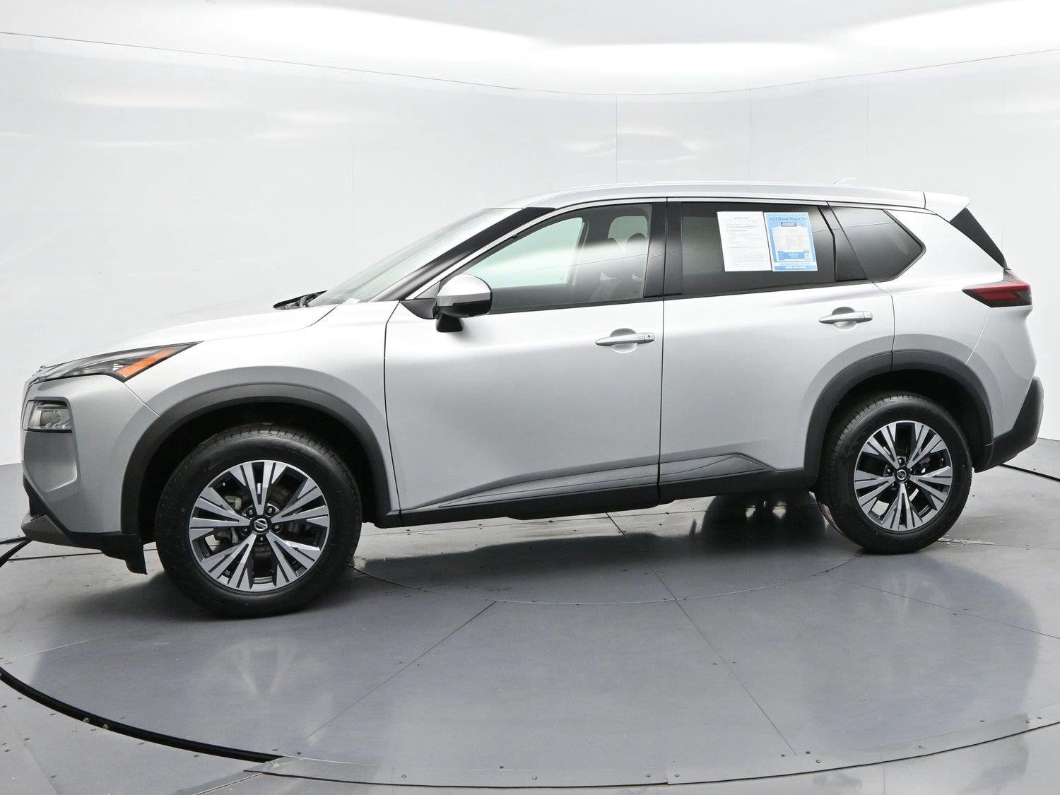 Used 2021 Brilliant Silver Metallic Nissan SV image 3