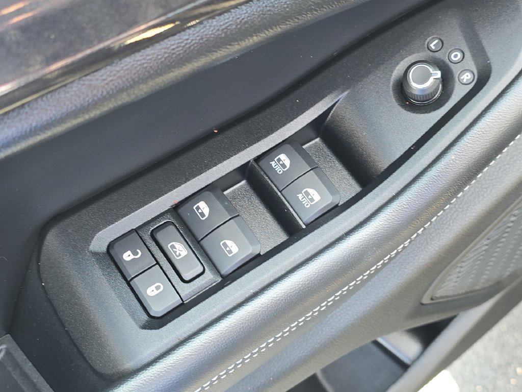 Used 2023 Black Jeep Altitude image 15