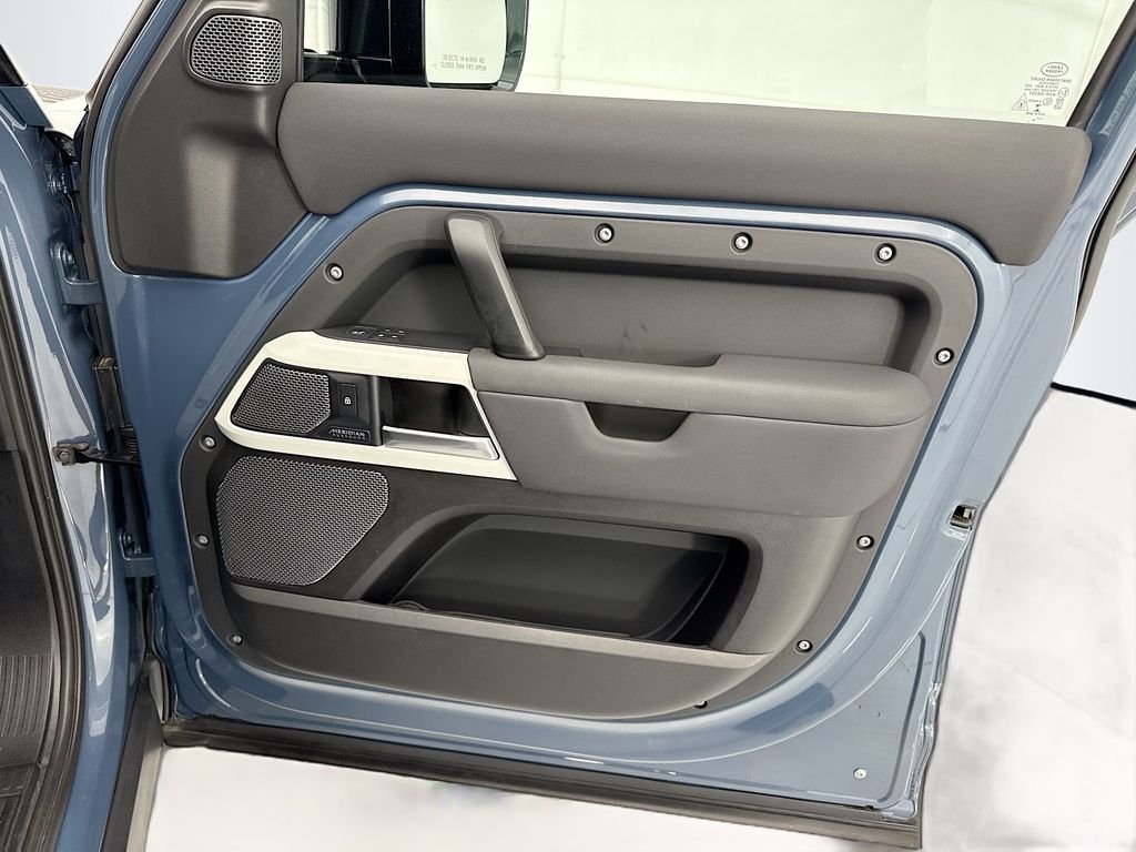 Used 2022 Tasman Blue Metallic Land Rover SE image 24