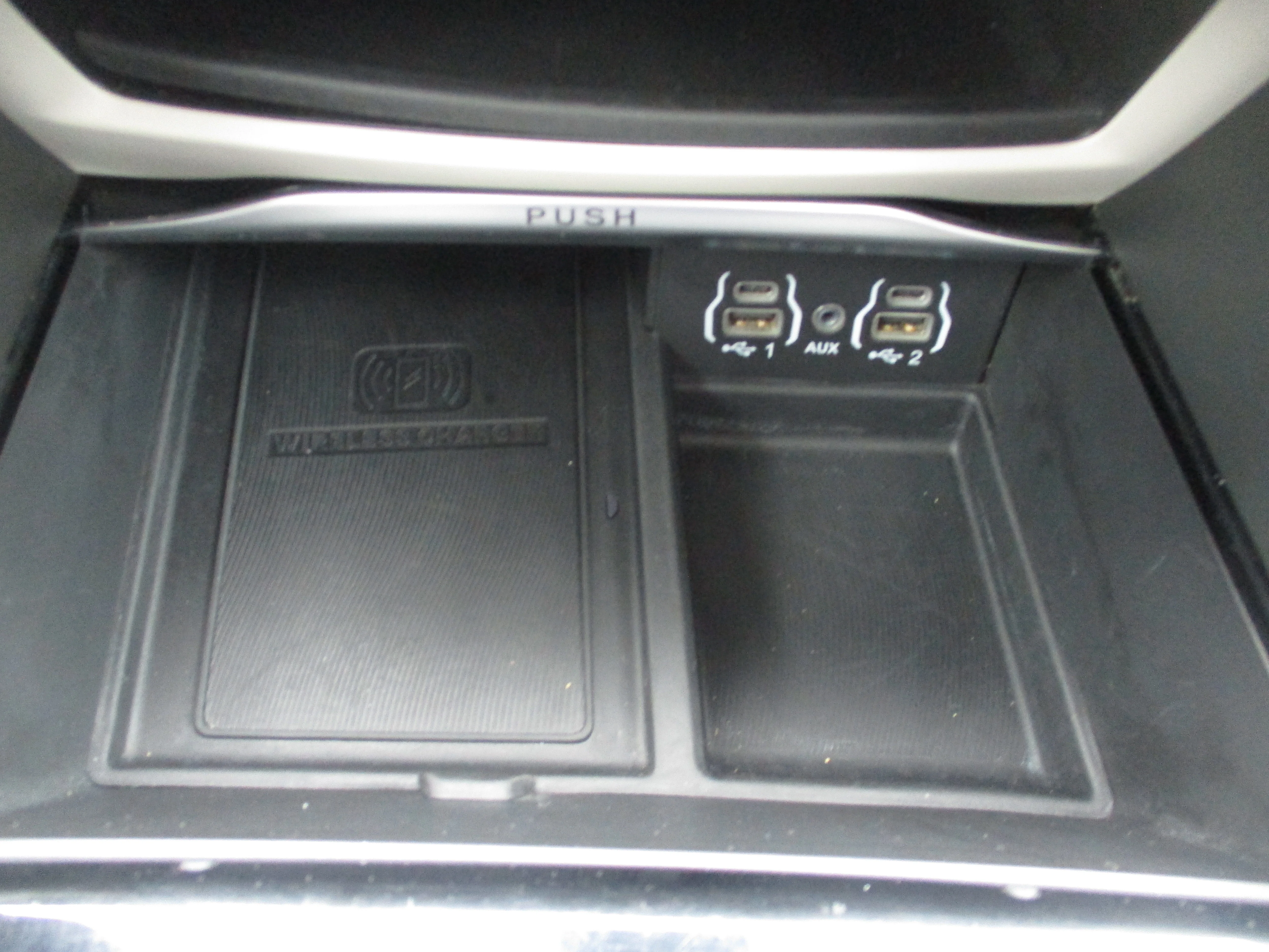 Used 2022 Brilliant Black Crystal Pearlcoat Chrysler Limited image 45