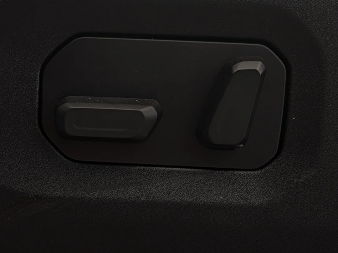 New 2026 Black Jeep Sahara - - 4x4 - McKinley Leather Seats - Body? Colour Hardtop - Side Steps & More! image 13
