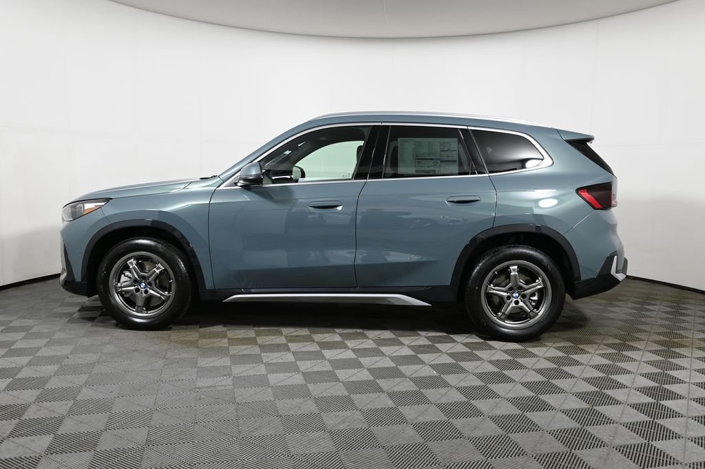 New 2026 Green Metallic BMW xDrive28i image 2