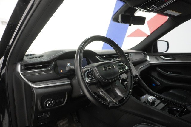 Used 2023 Diamond Black Crystal Pearlcoat Jeep Overland image 19