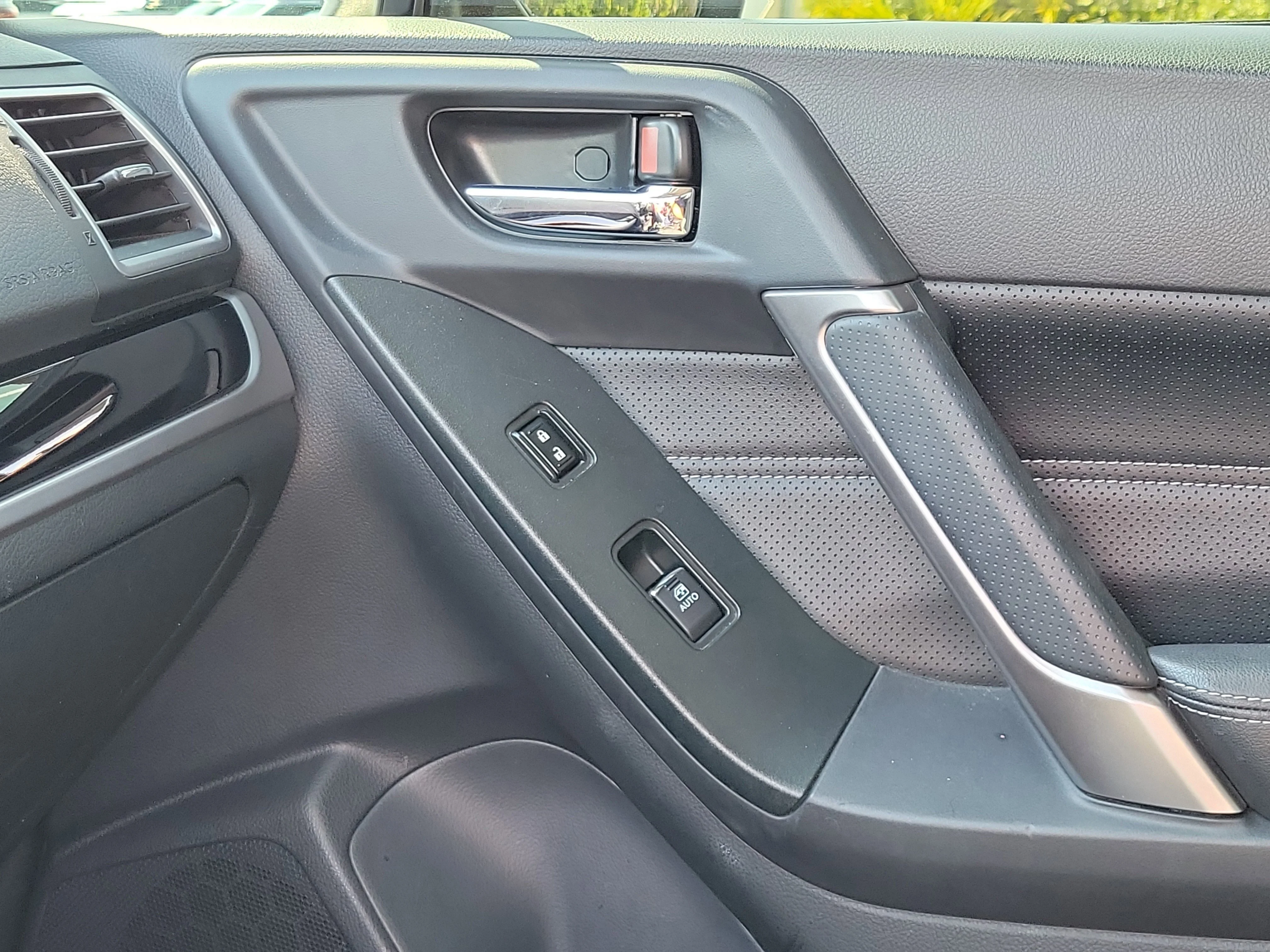 Used 2018 Crystal Black Silica Subaru Touring image 30