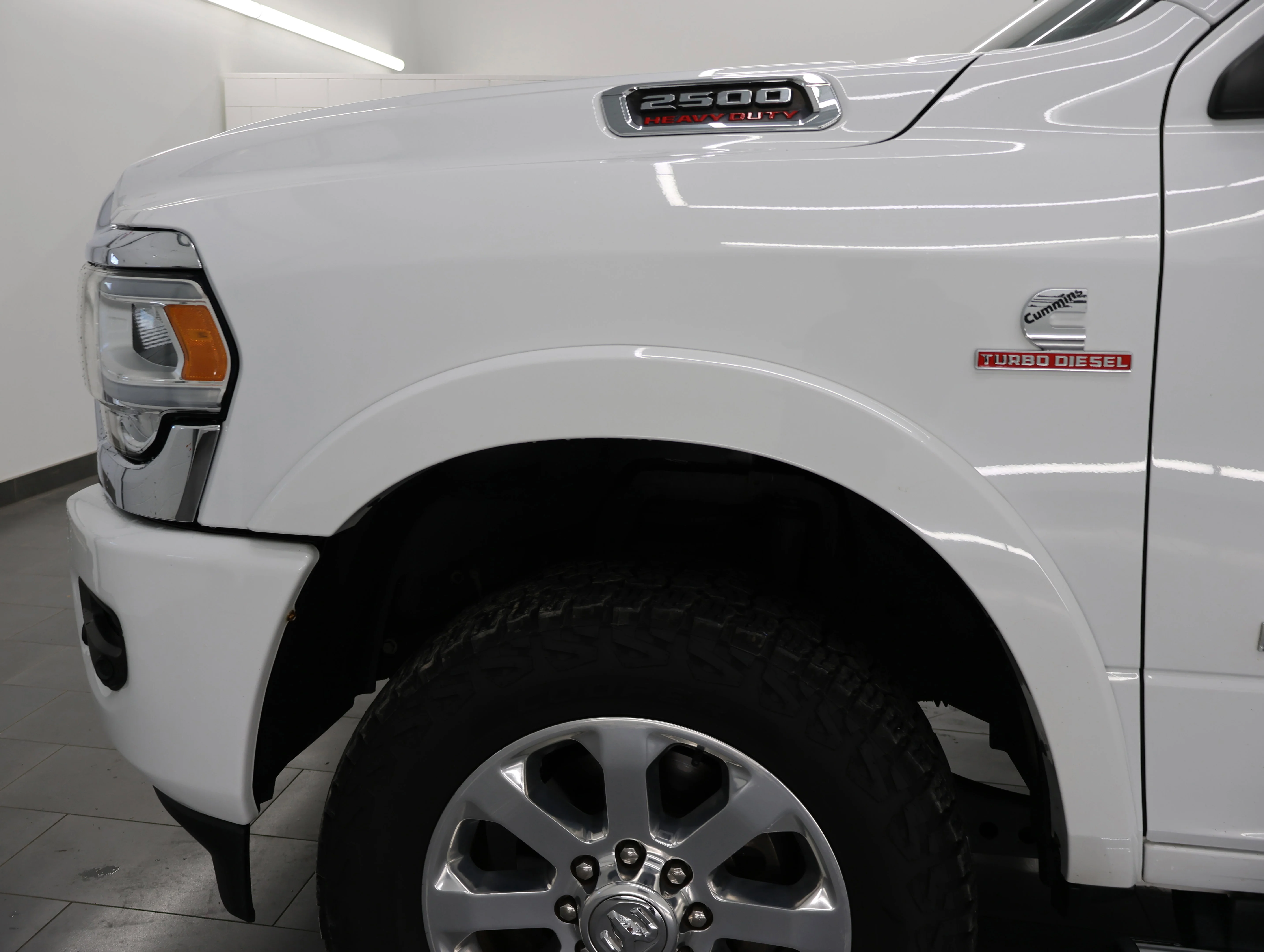 Used 2020 Bright White Clearcoat Ram Laramie image 34