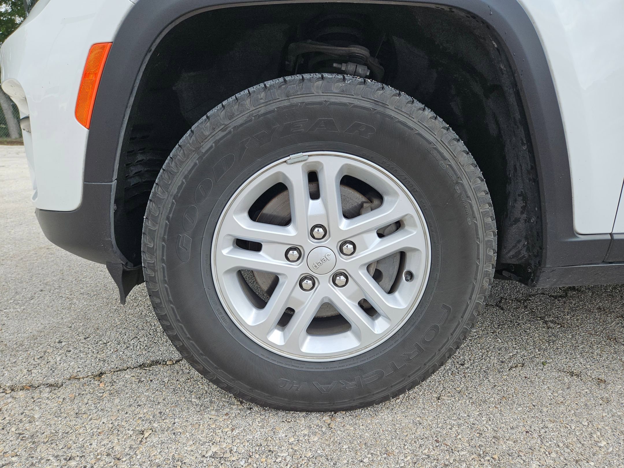 Used 2024 Bright White Clearcoat Jeep Laredo A image 31
