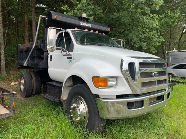 Used 2015 White Ford XL image 2