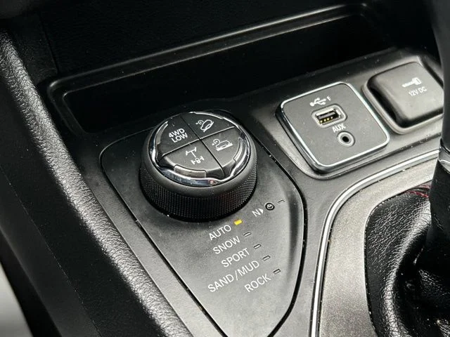 Used 2019 Gray Jeep Trailhawk image 48