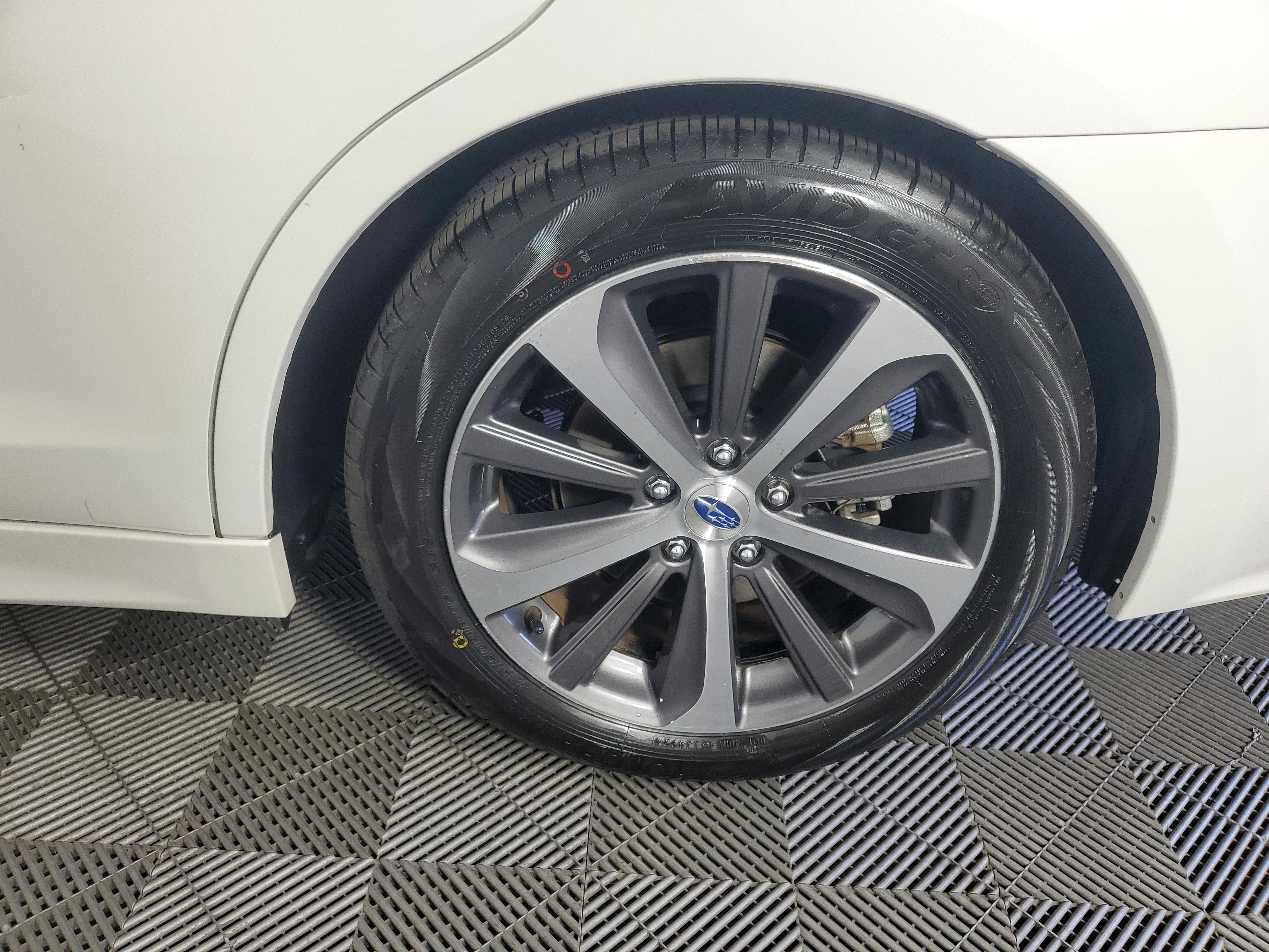 Used 2017 Crystal White Pearl Subaru Limited image 30