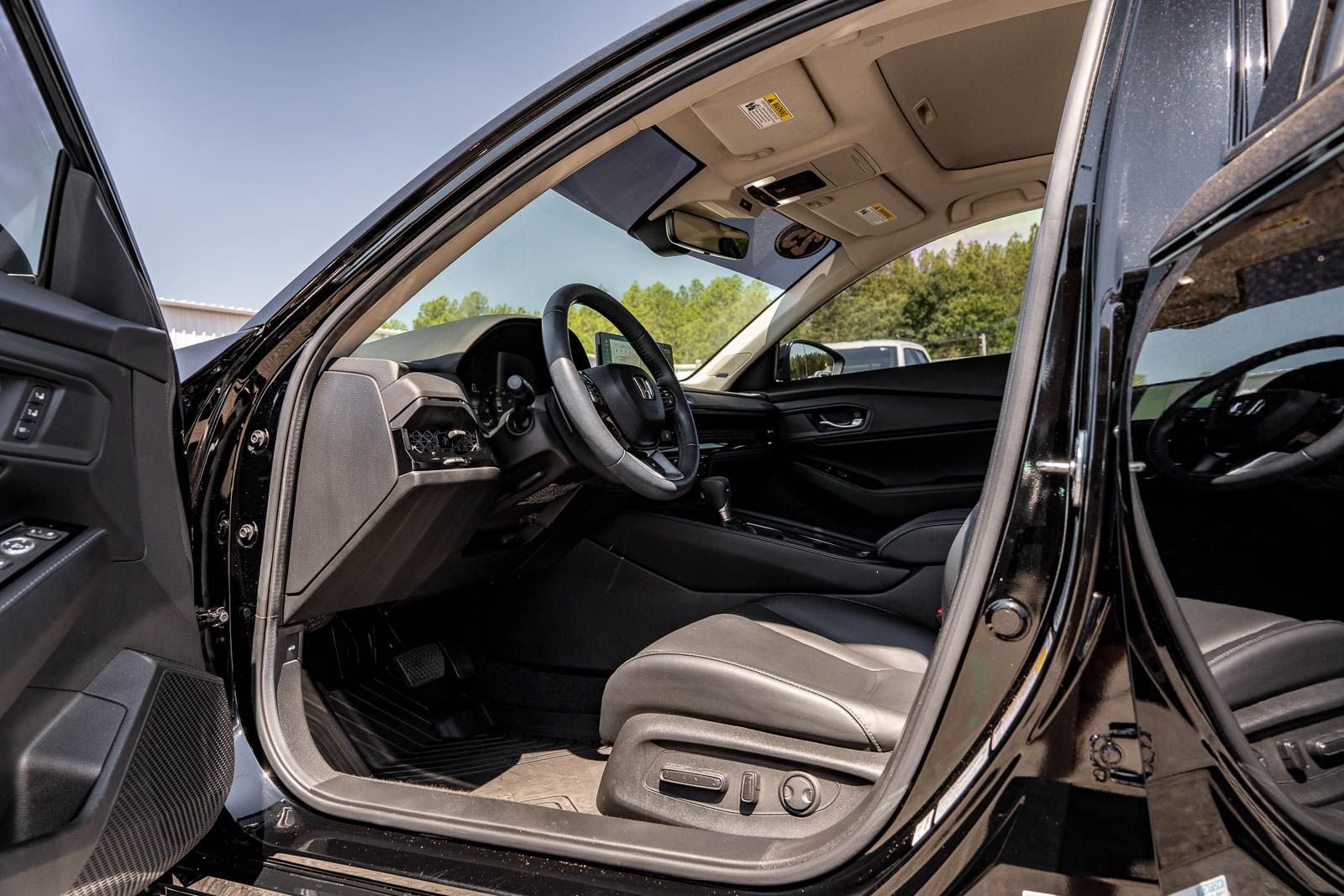 Used 2025  Honda Touring image 18
