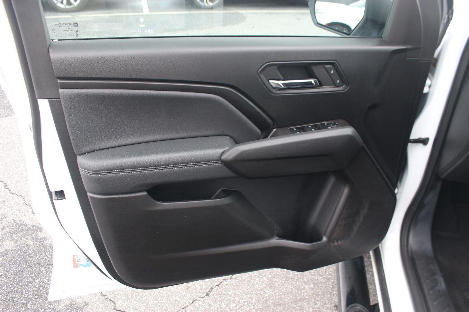 Used 2024 Summit White Chevrolet LT image 13