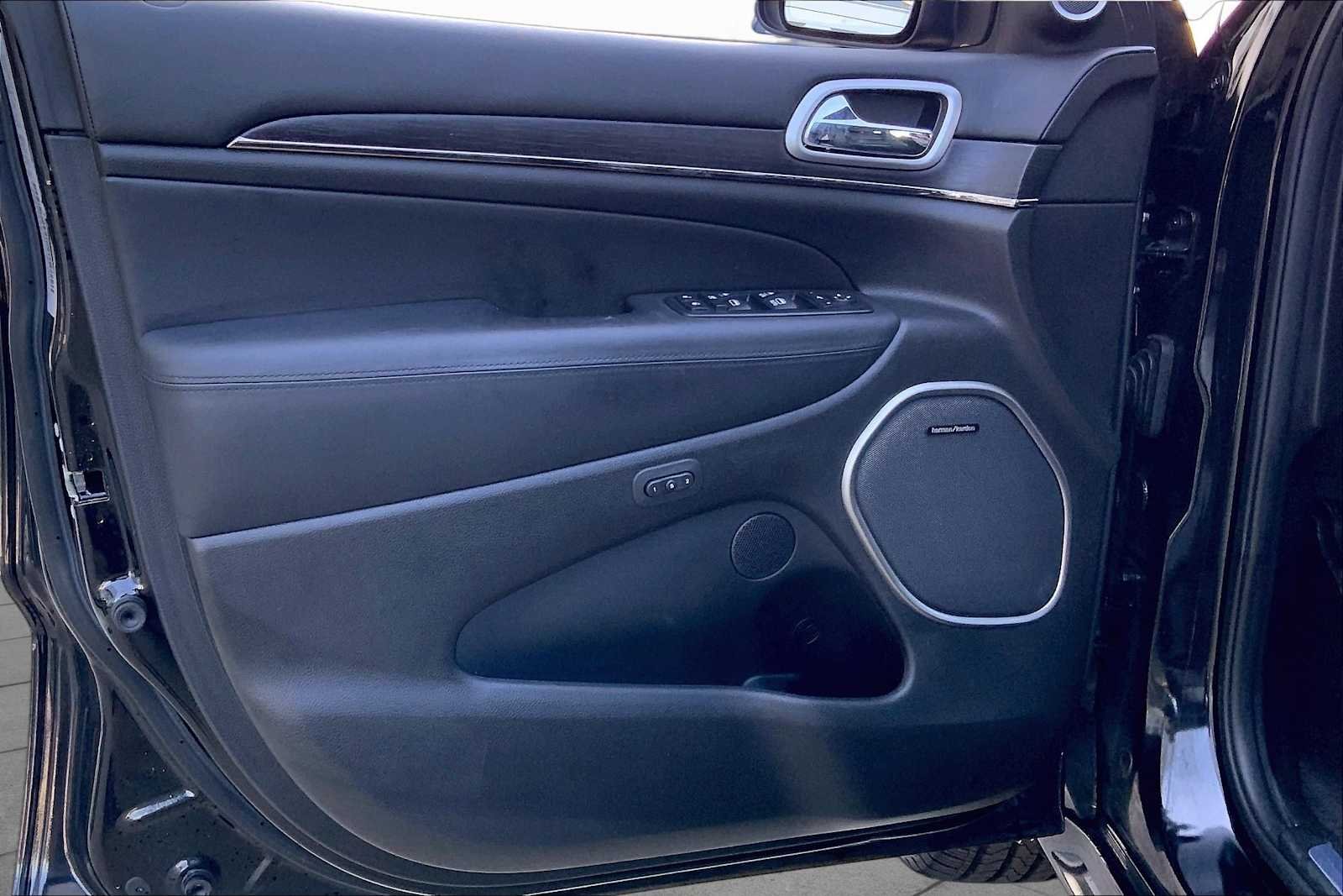 Used 2018 Diamond Black Crystal Pearlcoat Jeep High Altitude image 21