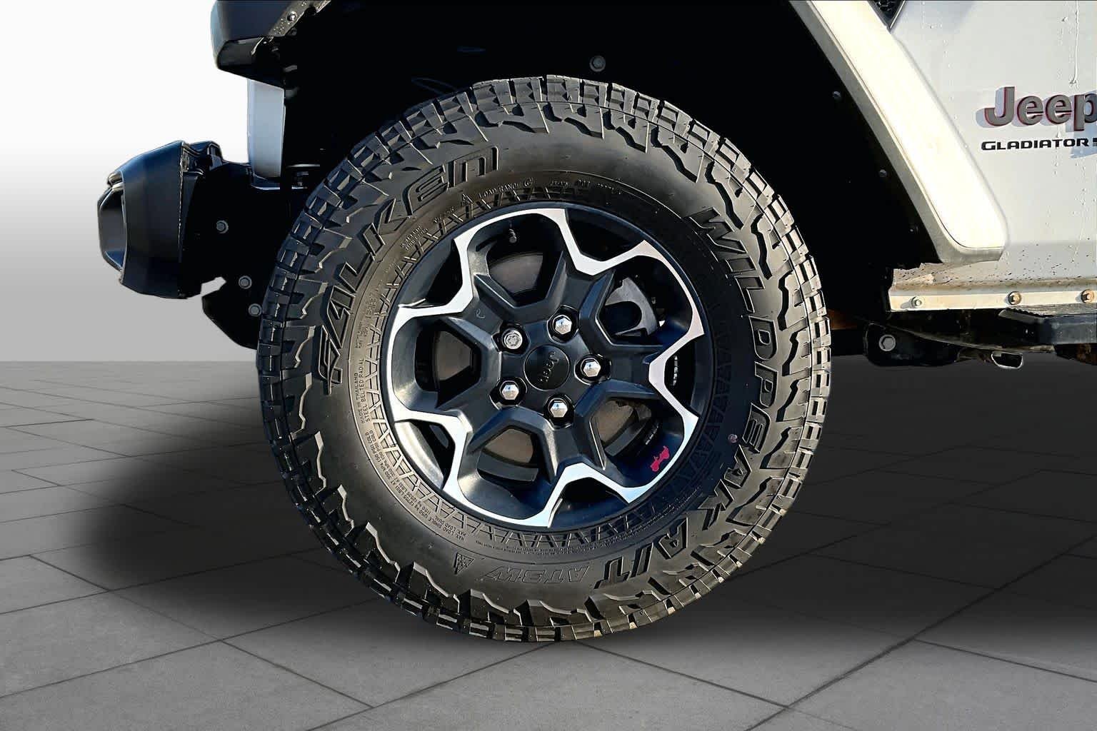 Used 2023 Bright White Clearcoat Jeep Rubicon image 11