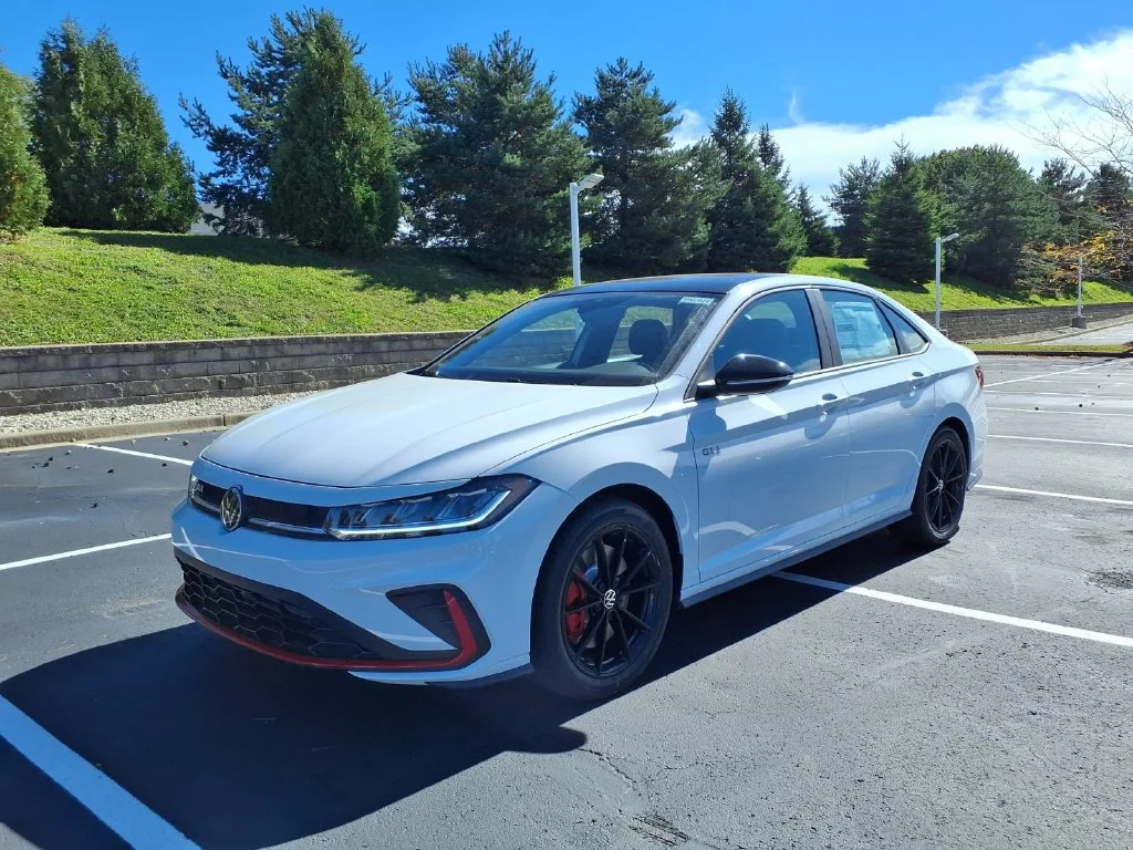 New 2027 Pure White Volkswagen 2.0T Autobahn image 6