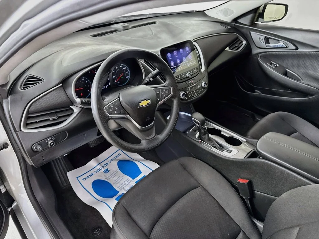 Used 2022 Silver Chevrolet LT image 9