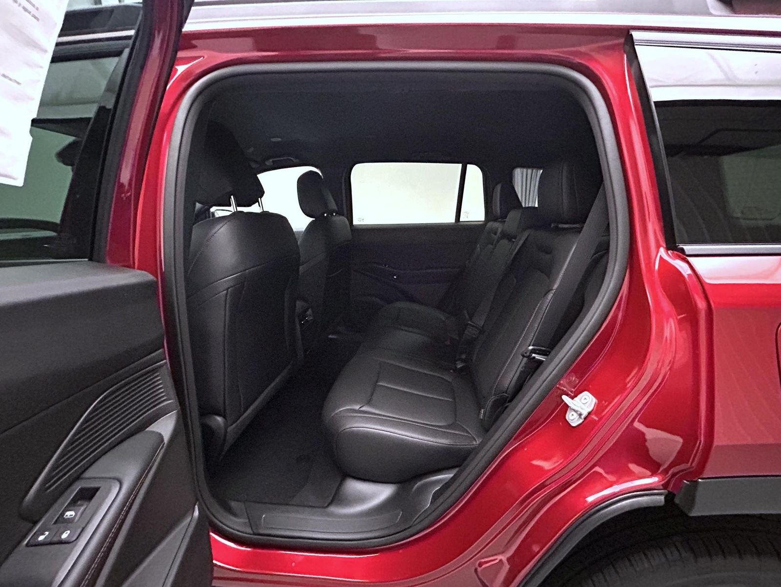 New 2026 Red Hot Pearl-Coat Exterior Paint Jeep Limited image 19