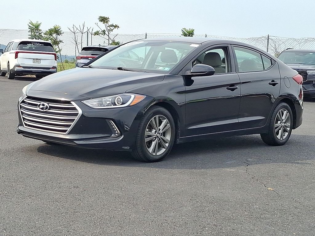 Used 2017 Black Hyundai SE image 3