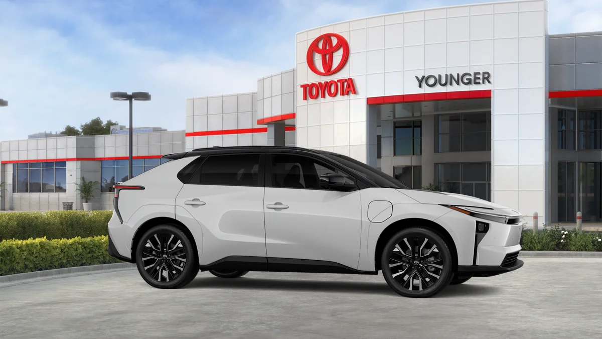 New 2026 Wind Chill Pearl with Midnight Black Metallic roof Toyota Limited image 14